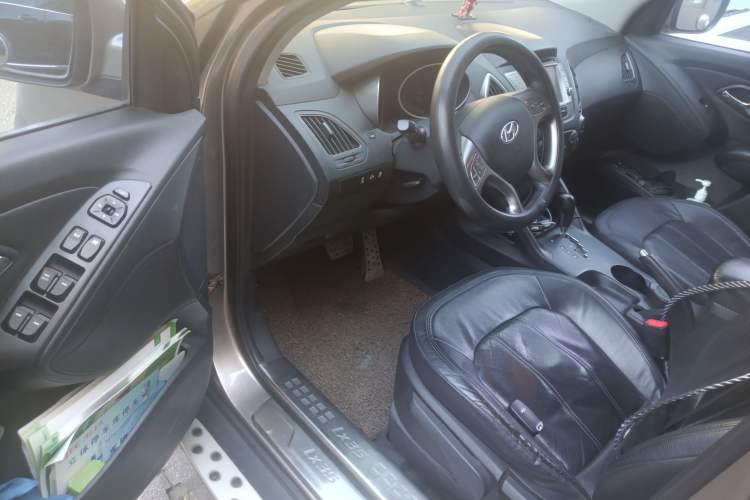 Used Hyundai ix35 2010 2.0L Automatic 4x4 Premium GLS Trim Driver Seat