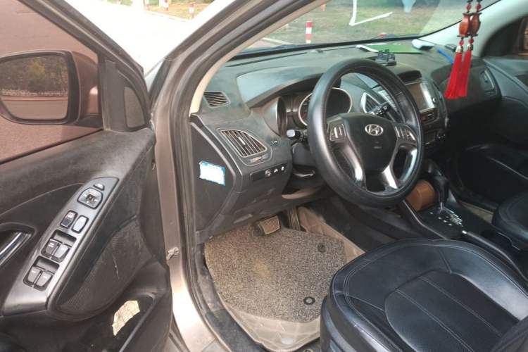 Used Hyundai ix35 2010 2.0L Automatic Two-Wheel Drive Elite Edition GLS Driver Seat
