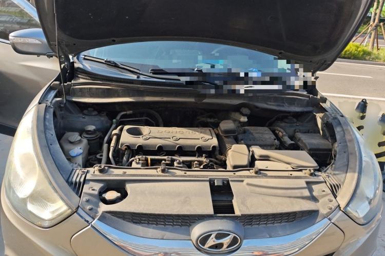 Used Hyundai ix35 2010 2.0L Automatic 4x4 Premium GLS Trim Engine Bay