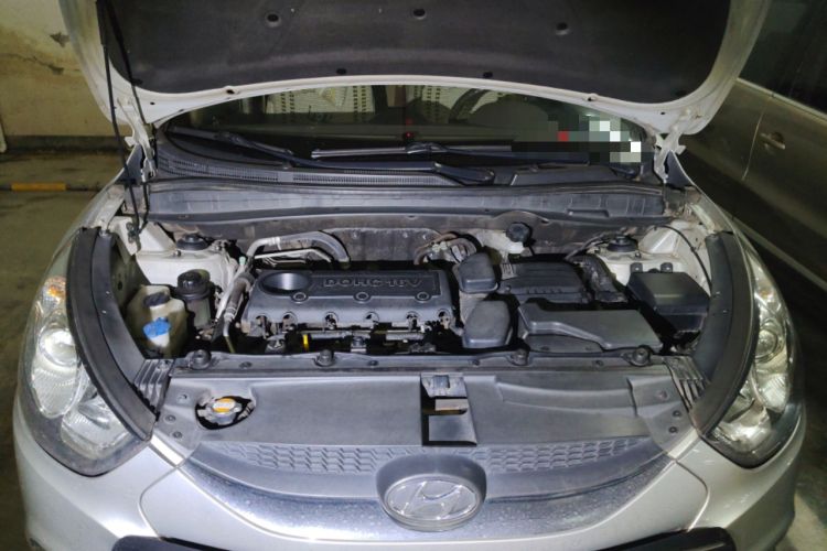 Used Hyundai ix35 2010 2.0L Automatic 4x4 Premium GLS Trim Engine Bay