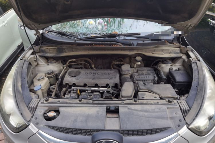 Used Hyundai ix35 2010 2.0L Automatic Two-Wheel Drive Elite Edition GLS Engine Bay