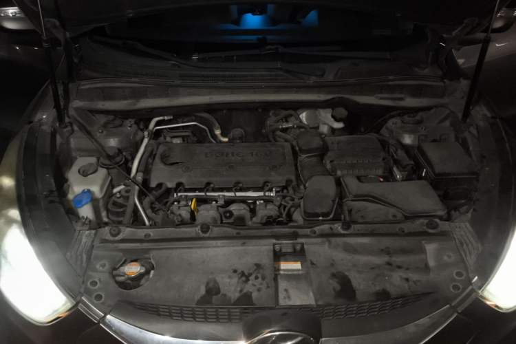 Used Hyundai ix35 2010 2.0L Automatic Two-Wheel Drive New Edition GL Engine Bay