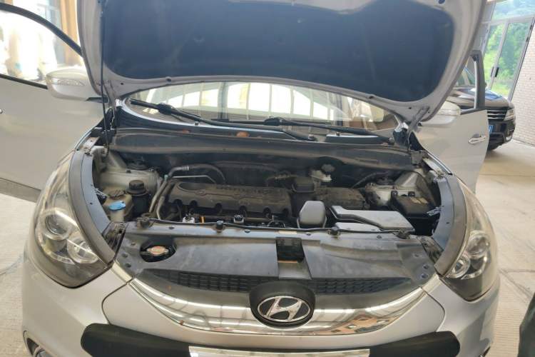 Used Hyundai ix35 2010 2.0L Automatic 4x4 Premium GLS Trim Engine Bay