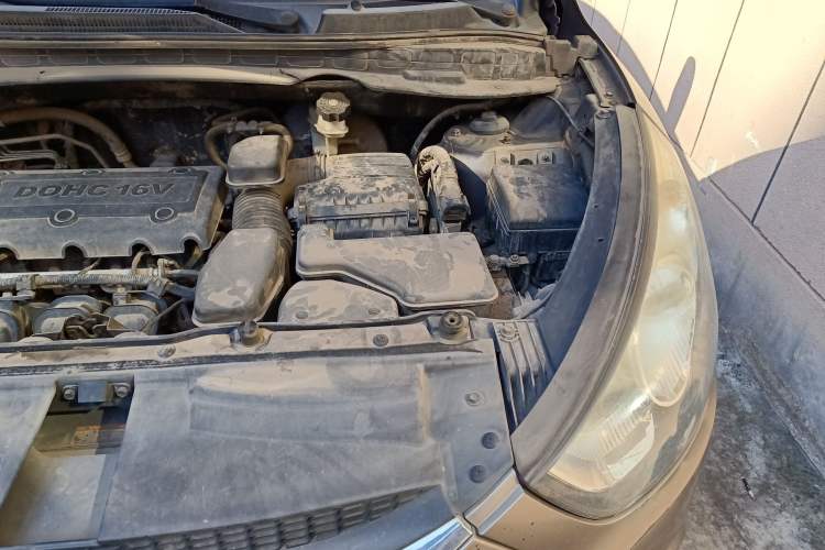 Used Hyundai ix35 2010 2.0L Automatic Two-Wheel Drive Elite Edition GLS Engine Bay Left