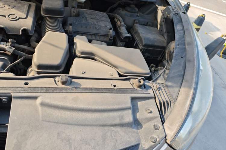 Used Hyundai ix35 2010 2.0L Automatic 4x4 Premium GLS Trim Engine Bay Left