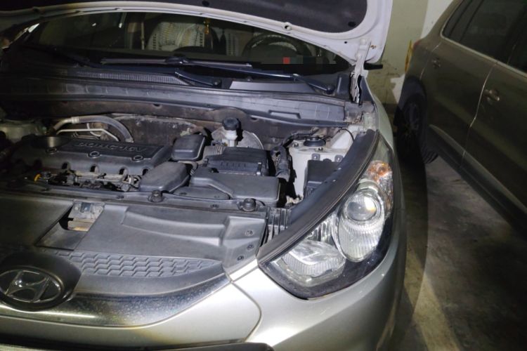 Used Hyundai ix35 2010 2.0L Automatic 4x4 Premium GLS Trim Engine Bay Left