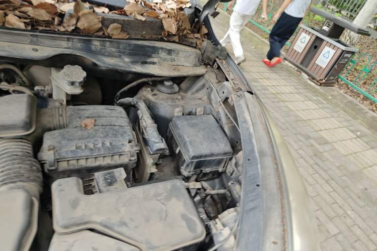 Used Hyundai ix35 2010 2.0L Automatic Two-Wheel Drive Elite Edition GLS Engine Bay Left