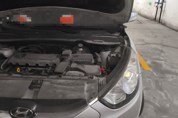 Used Hyundai ix35 2010 2.0L Automatic Two-Wheel Drive Elite Edition GLS Engine Bay Left