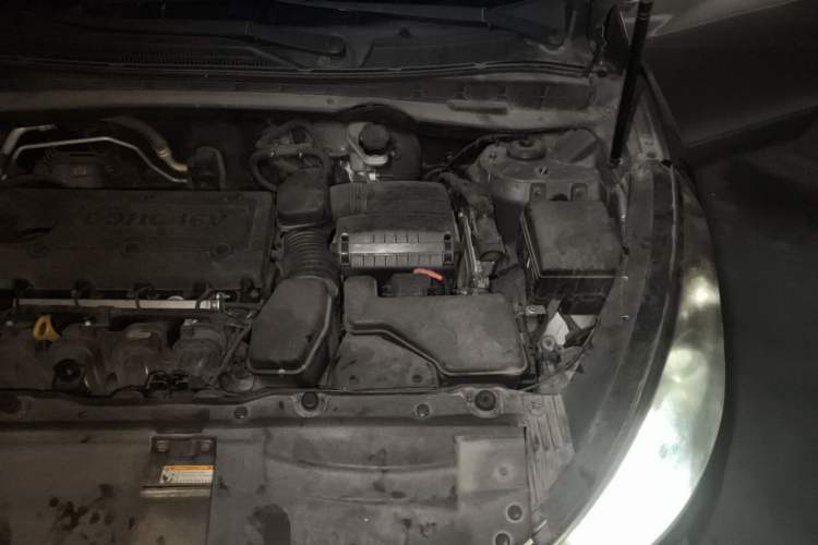 Used Hyundai ix35 2010 2.0L Automatic Two-Wheel Drive New Edition GL Engine Bay Left