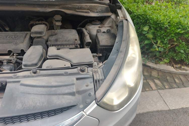 Used Hyundai ix35 2010 2.4L Automatic 2WD Prestige GLS Trim Engine Bay Left
