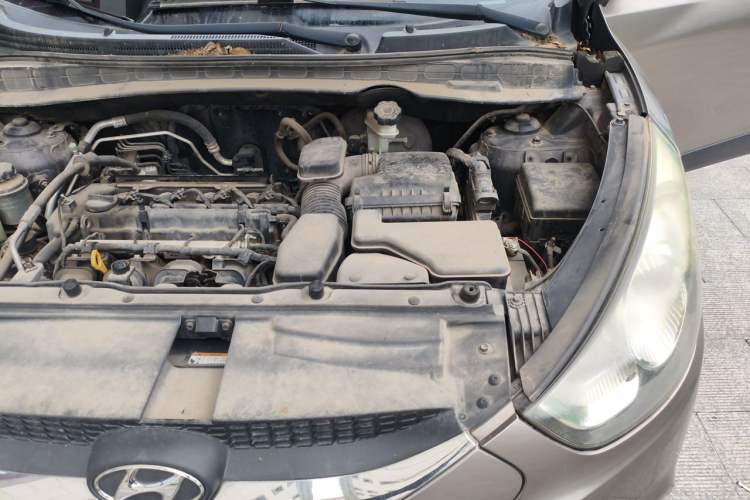 Used Hyundai ix35 2010 2.0L Automatic Two-Wheel Drive Elite Edition GLS Engine Bay Left