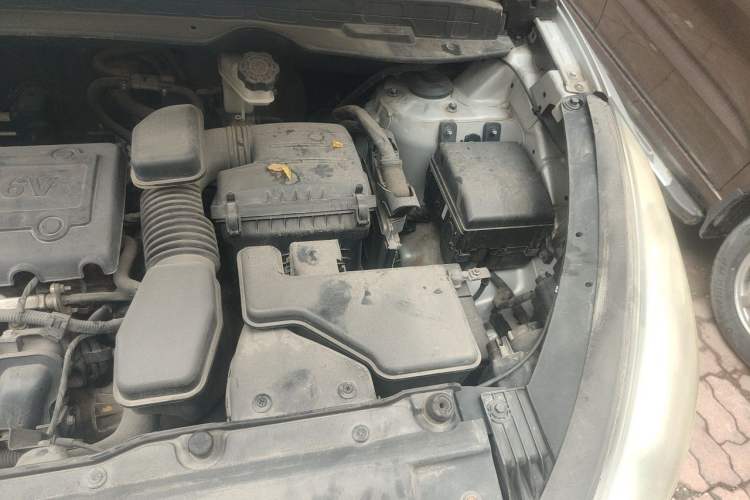 Used Hyundai ix35 2010 2.0L Automatic Two-Wheel Drive Elite Edition GLS Engine Bay Left