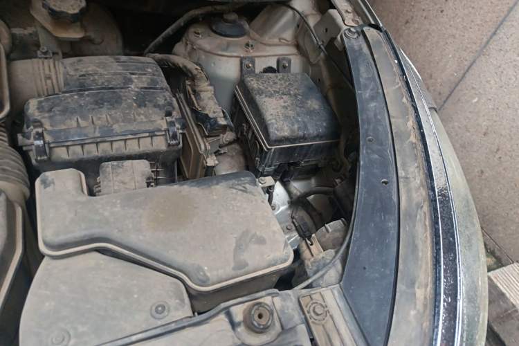 Used Hyundai ix35 2010 2.0L Automatic Two-Wheel Drive Elite Edition GLS Engine Bay Left