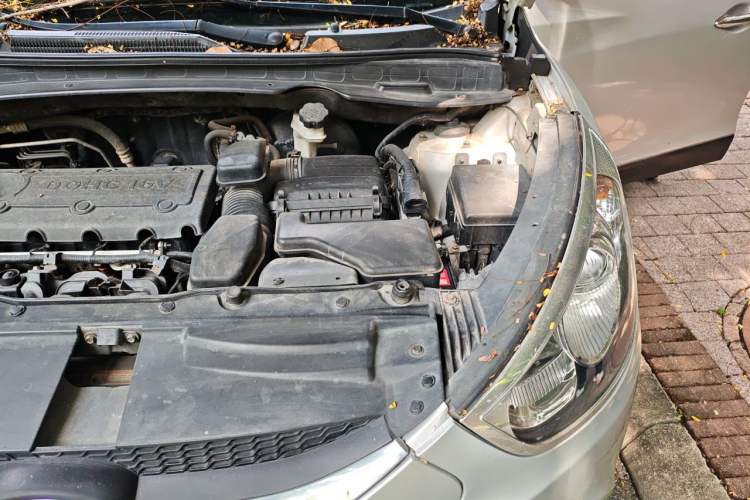 Used Hyundai ix35 2010 2.0L Automatic Two-Wheel Drive Elite Edition GLS Engine Bay Left