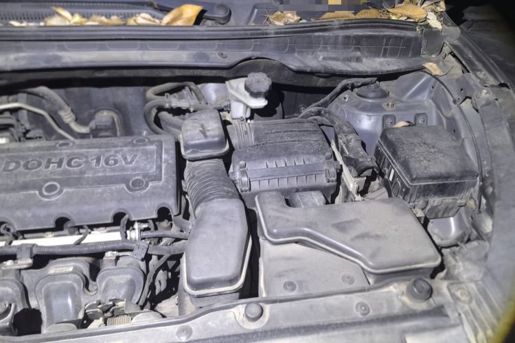 Used Hyundai ix35 2010 2.0L Automatic Two-Wheel Drive Elite Edition GLS Engine Bay Left
