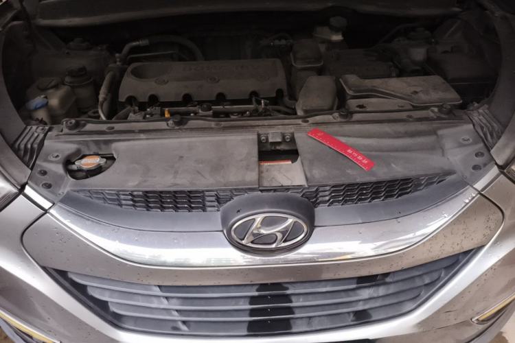 Used Hyundai ix35 2010 2.0L Automatic Two-Wheel Drive Elite Edition GLS Engine Bay