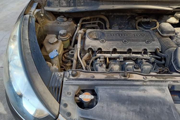 Used Hyundai ix35 2010 2.0L Automatic Two-Wheel Drive Elite Edition GLS Engine Bay Right