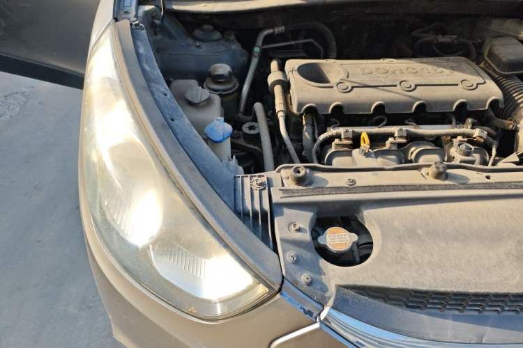 Used Hyundai ix35 2010 2.0L Automatic 4x4 Premium GLS Trim Engine Bay Right