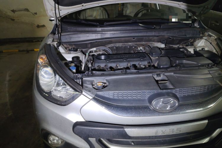 Used Hyundai ix35 2010 2.0L Automatic 4x4 Premium GLS Trim Engine Bay Right