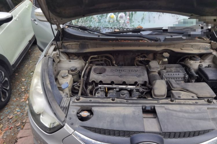 Used Hyundai ix35 2010 2.0L Automatic Two-Wheel Drive Elite Edition GLS Engine Bay Right
