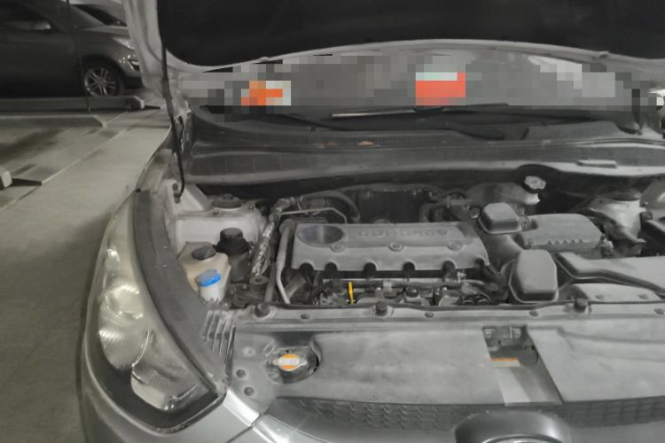 Used Hyundai ix35 2010 2.0L Automatic Two-Wheel Drive Elite Edition GLS Engine Bay Right