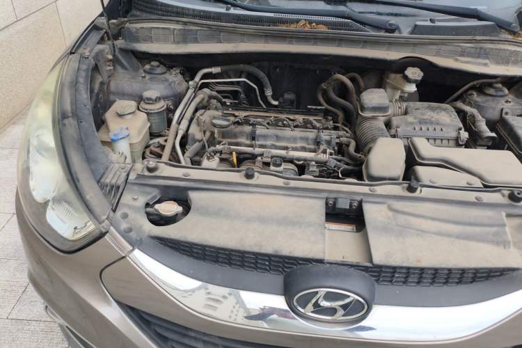 Used Hyundai ix35 2010 2.0L Automatic Two-Wheel Drive Elite Edition GLS Engine Bay Right