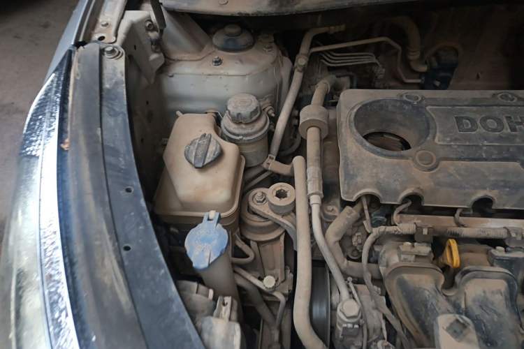 Used Hyundai ix35 2010 2.0L Automatic Two-Wheel Drive Elite Edition GLS Engine Bay Right