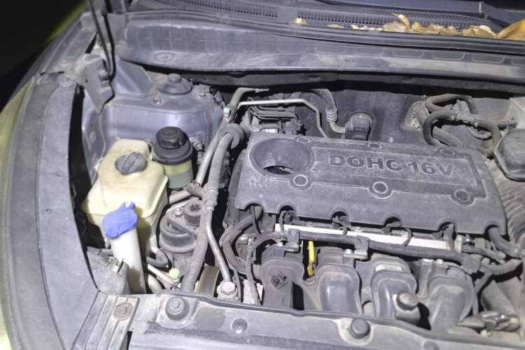 Used Hyundai ix35 2010 2.0L Automatic Two-Wheel Drive Elite Edition GLS Engine Bay Right