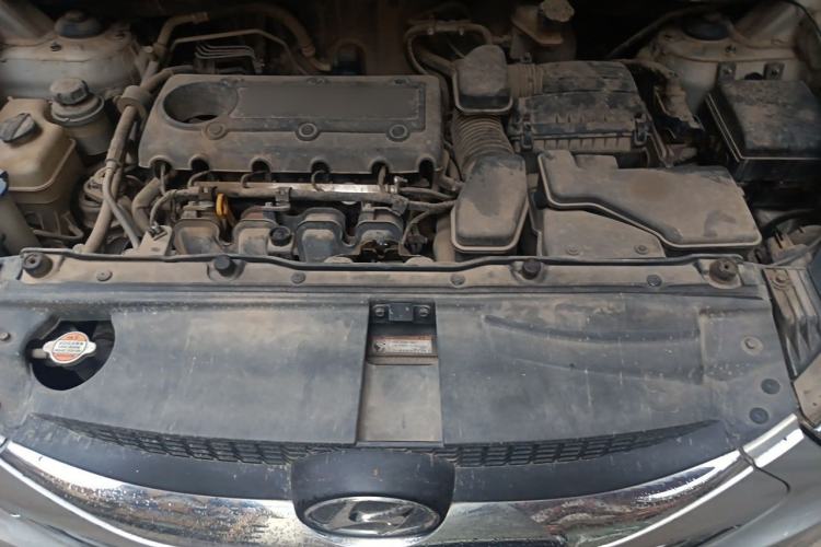 Used Hyundai ix35 2010 2.0L Automatic Two-Wheel Drive Elite Edition GLS Engine Bay