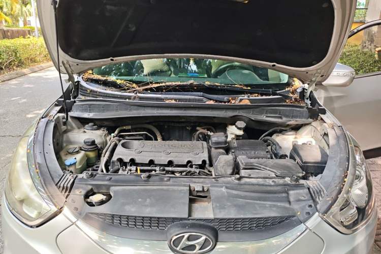 Used Hyundai ix35 2010 2.0L Automatic Two-Wheel Drive Elite Edition GLS Engine Bay