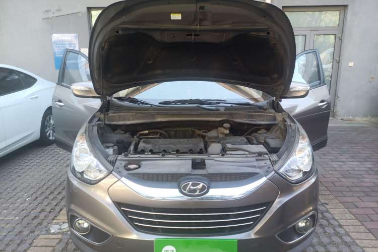 Used Hyundai ix35 2010 2.0L Automatic 4x4 Premium GLS Trim Engine Bay