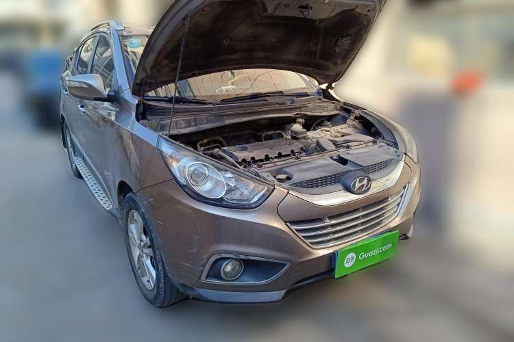 Used Hyundai ix35 2010 2.0L Automatic Two-Wheel Drive Elite Edition GLS Front Right 45 Deg
