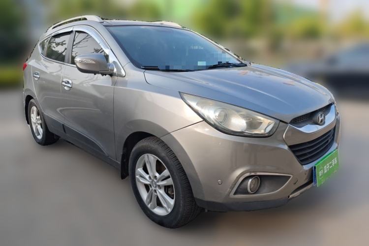 Used Hyundai ix35 2010 2.0L Automatic 4x4 Premium GLS Trim Front Right 45 Deg