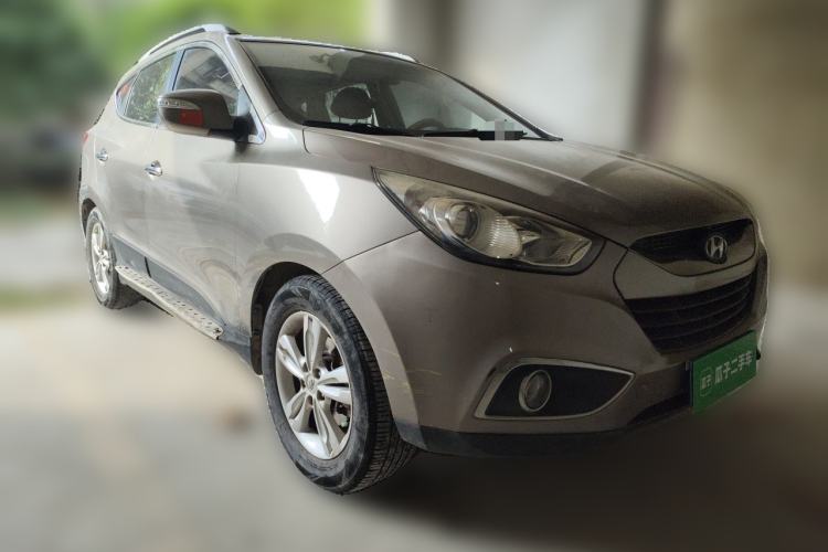 Used Hyundai ix35 2010 2.0L Automatic Two-Wheel Drive Elite Edition GLS Front Right 45 Deg