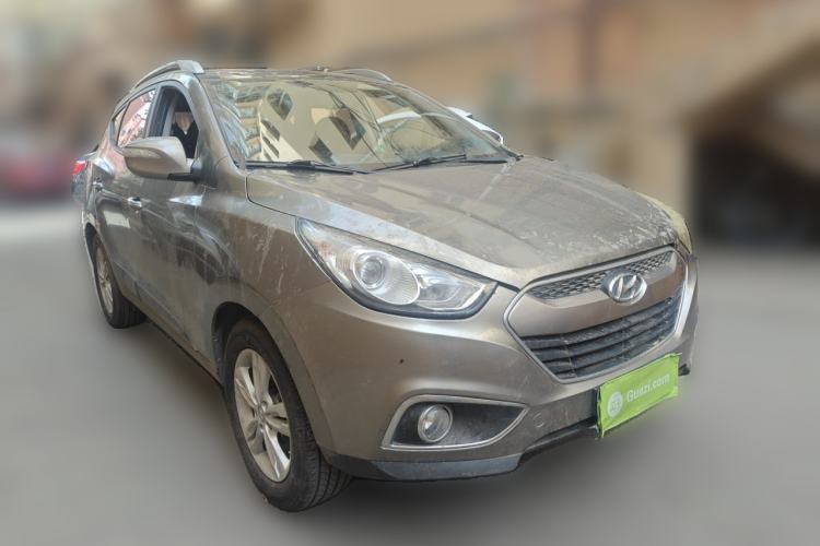 Used Hyundai ix35 2010 2.0L Automatic Two-Wheel Drive Elite Edition GLS Front Right 45 Deg