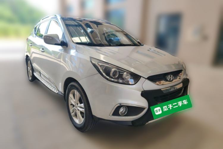 Used Hyundai ix35 2010 2.0L Automatic 4x4 Premium GLS Trim Front Right 45 Deg