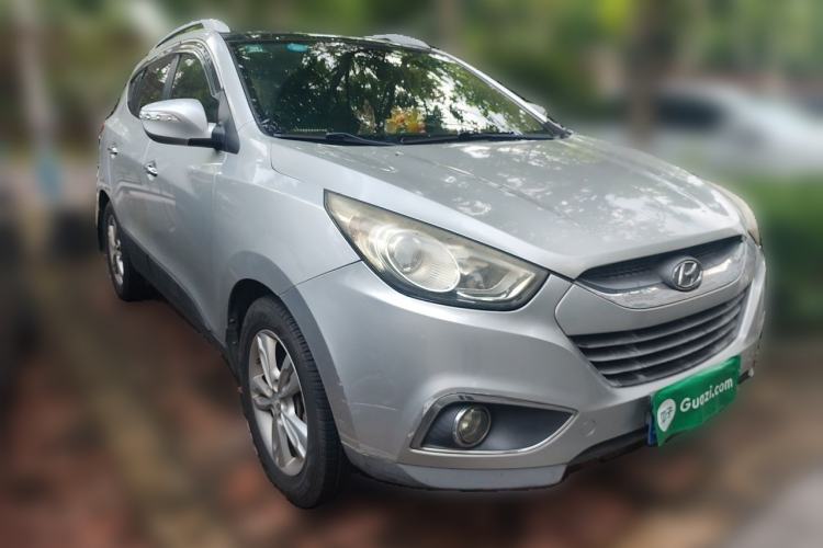 Used Hyundai ix35 2010 2.4L Automatic 2WD Prestige GLS Trim Front Right 45 Deg