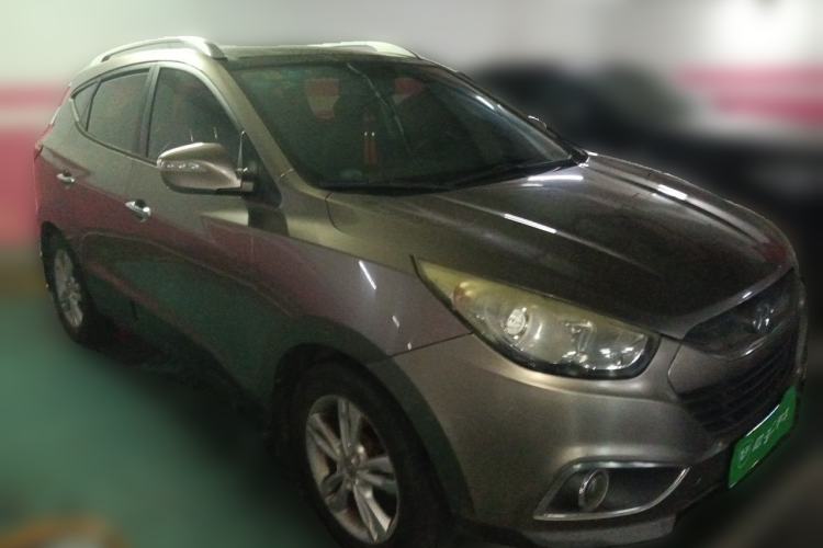 Used Hyundai ix35 2010 2.0L Automatic Two-Wheel Drive Elite Edition GLS Front Right 45 Deg