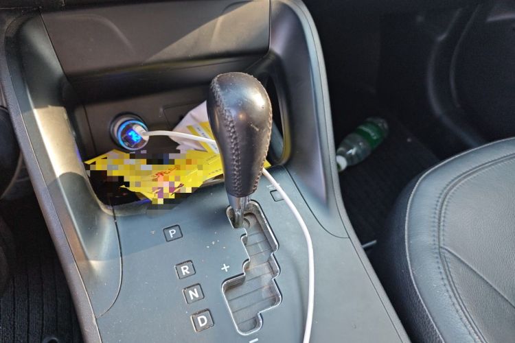 Used Hyundai ix35 2010 2.0L Automatic 4x4 Premium GLS Trim Gear Lever