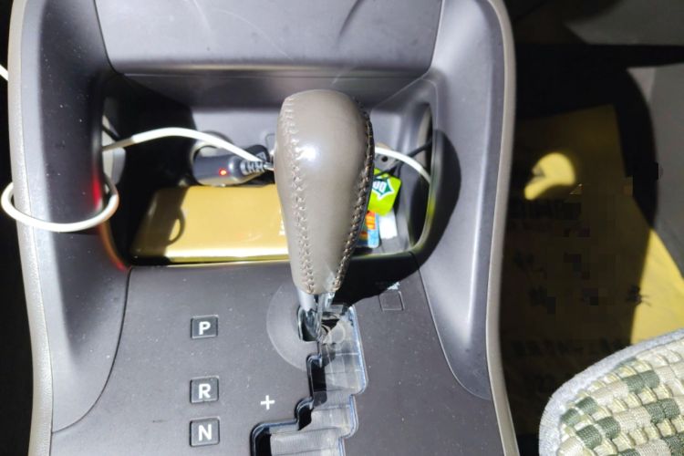 Used Hyundai ix35 2010 2.0L Automatic 4x4 Premium GLS Trim Gear Lever
