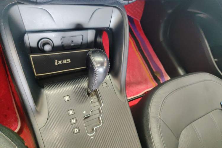 Used Hyundai ix35 2010 2.0L Automatic 4x4 Premium GLS Trim Gear Lever
