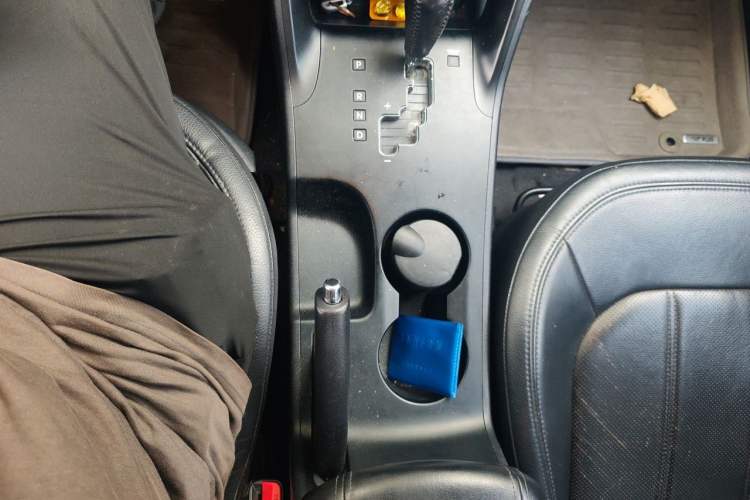 Used Hyundai ix35 2010 2.4L Automatic 2WD Prestige GLS Trim Gear Lever