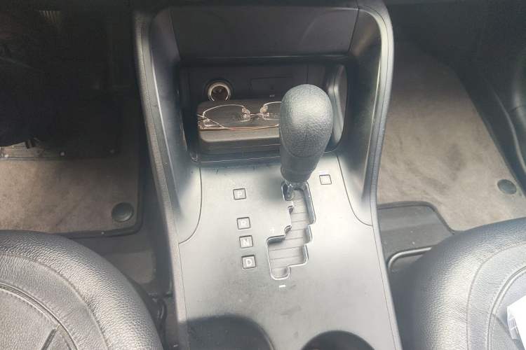 Used Hyundai ix35 2010 2.0L Automatic Two-Wheel Drive Elite Edition GLS Gear Lever