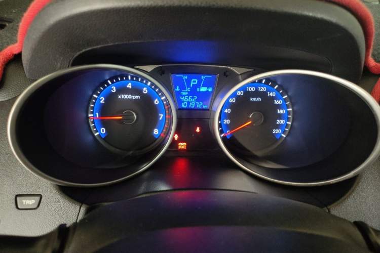 Used Hyundai ix35 2010 2.0L Automatic Two-Wheel Drive Elite Edition GLS Instrument Cluster