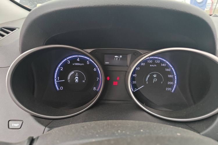Used Hyundai ix35 2010 2.4L Automatic 4x4 GLS Navigation Edition Instrument Cluster