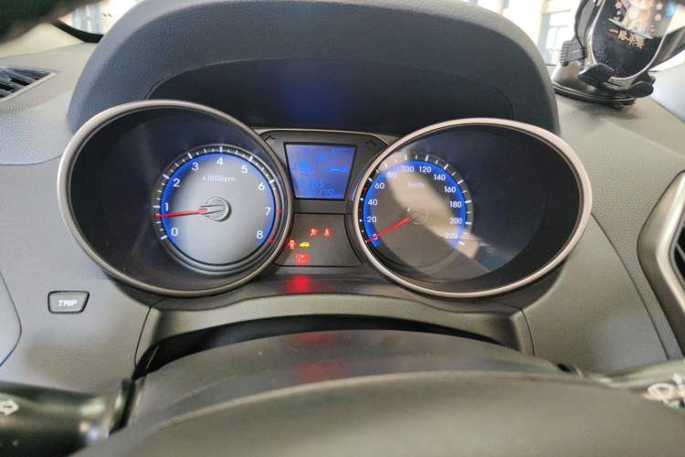 Used Hyundai ix35 2010 2.0L Automatic 4x4 Premium GLS Trim Instrument Cluster