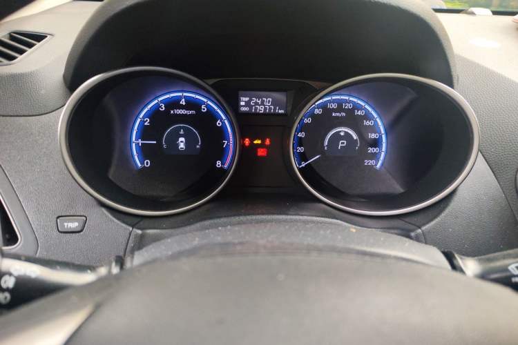 Used Hyundai ix35 2010 2.4L Automatic 2WD Prestige GLS Trim Instrument Cluster