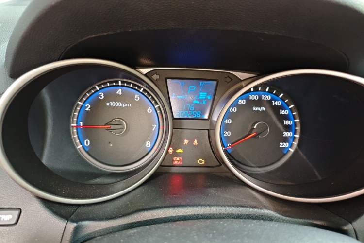 Used Hyundai ix35 2010 2.0L Automatic Two-Wheel Drive Elite Edition GLS Instrument Cluster