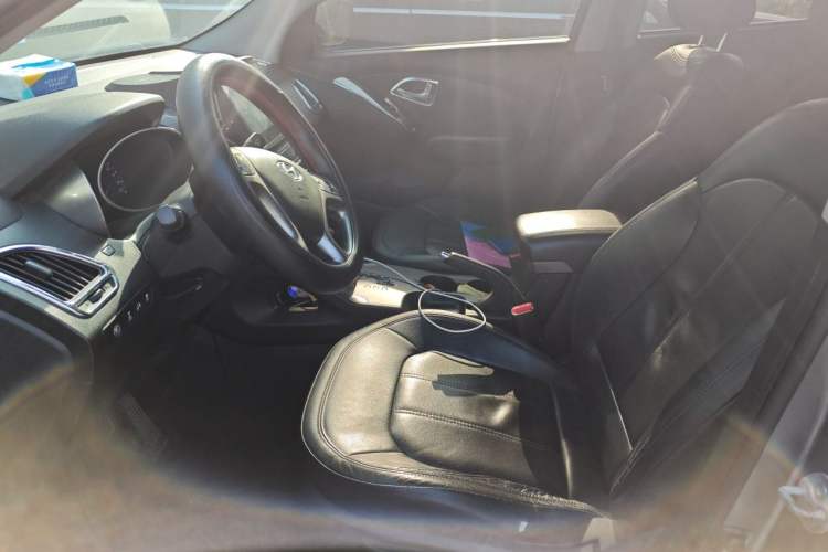 Used Hyundai ix35 2010 2.0L Automatic 4x4 Premium GLS Trim Left Front Seat