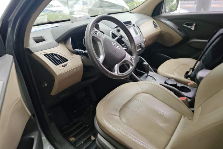 Used Hyundai ix35 2010 2.0L Automatic Two-Wheel Drive Elite Edition GLS Left Front Seat